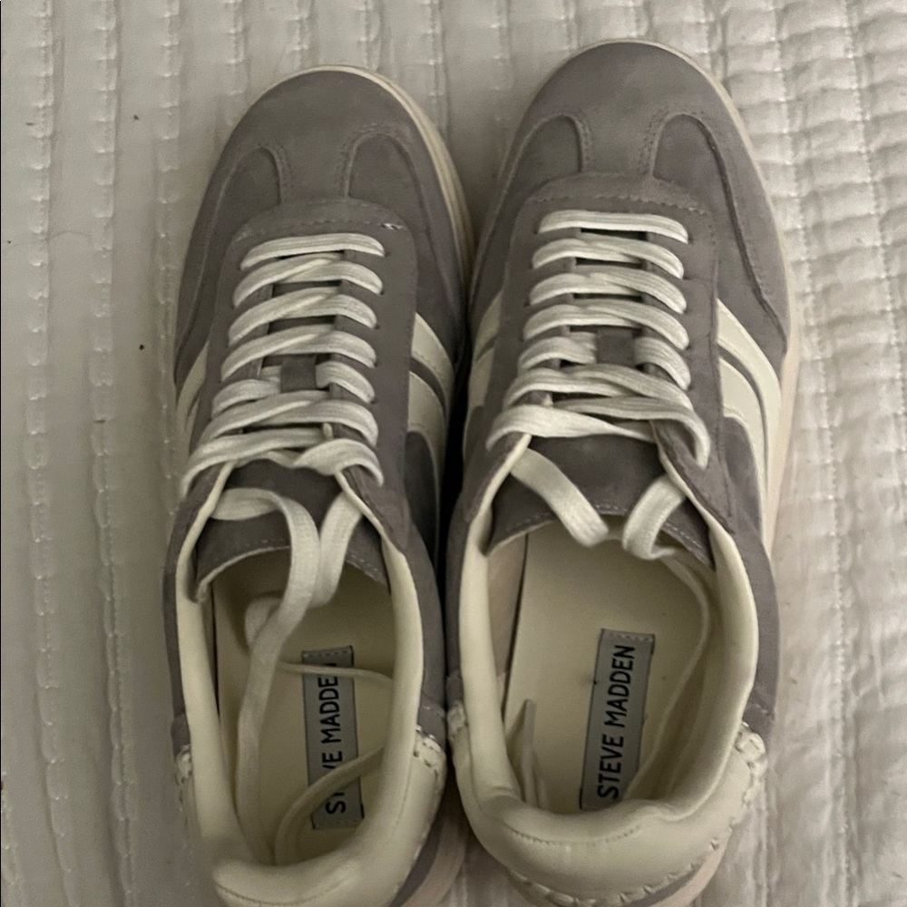 Steve Madden Gray and White Women’s Sneakers. 9.5